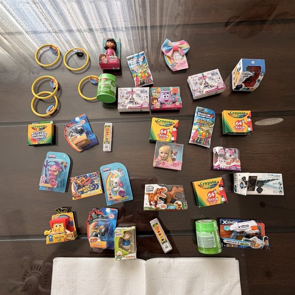 Bundle Lot Of Zuru Mini Brands 33 Total, Mixed, Sponge Bob