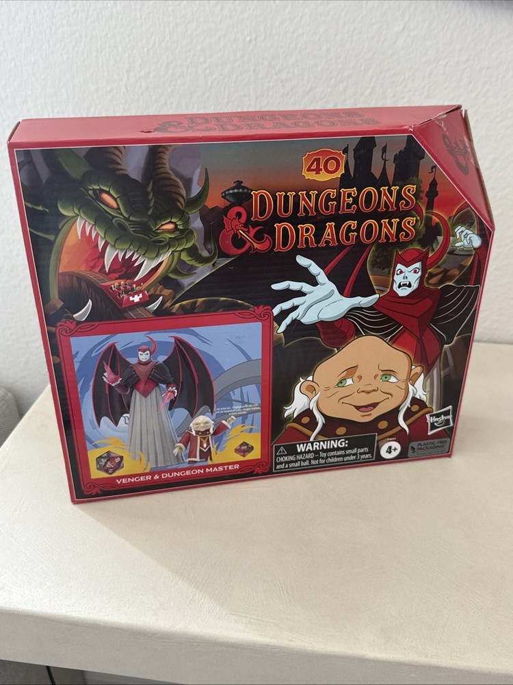 Hasbro 40 Dungeons & Dragons Cartoon Classics Scale Venger and Dungeon Master.