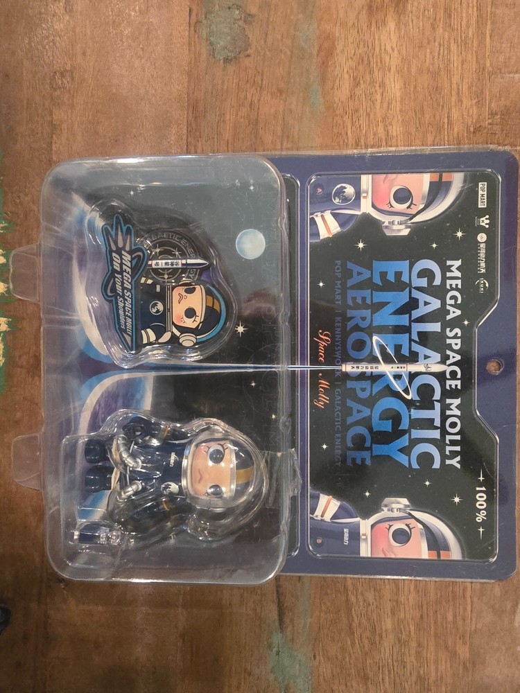 POP MART Mega Space Molly 100% Galactic Energy Aerospace Astronaut Sealed