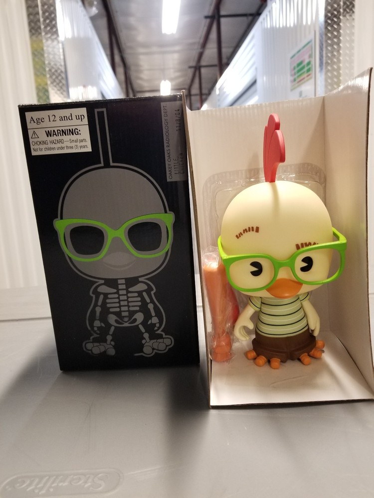 DISNEY Neca Chicken Little Action Figure Urban Vinyl MOVIE Bat Disneyana 8″ 2004