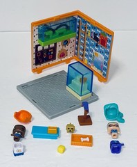 Mattel My Mini MixieQ’s Pet Shop Mini Room Series 1 Figures & Accessories- EUC