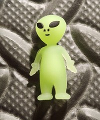 Miniature Glow in the Dark Alien Figure – Set of 3 – Extraterrestrial Beings UFO