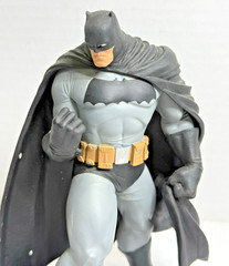 DC Designer Series ANDY KUBERT – Batman Statue Dark Knight #1384 of 5000