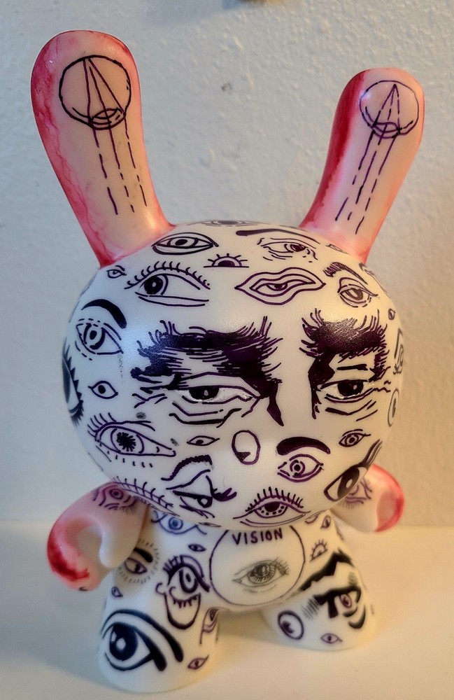 “What are you looking at?” 7″ Custom Dunny Vinyl Figure Art Toy Eric Mckinley