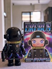 MEGA Space Molly Erebus 400% Collectible Figure (Sealed)
