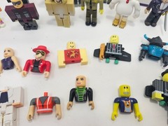 Roblox Jazwares Mix Match Mini Action Figure Accessory Lot of 25+ Pieces No Code