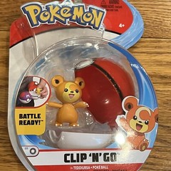 NIB Pokemon Clip ‘N’ Go Teddiursa and Poke Ball Mini Action Figure Toy