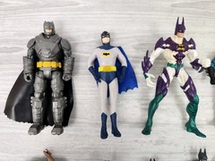 Lot of 14 Pre Owned Batman, Robin, Batgirl Action Figures Sizes Range 4″ – 6.25″