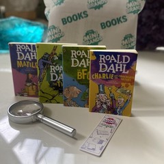 Mini Brands Books x4 Roald Dahl Set: BFG, Matilda, Twits, Charlie + bookshelf