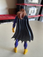 DC Collectibles Batman DC Essentials #10 BATGIRL 7” Figure