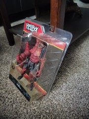 Mezco 2005 Hellboy (Mignola Art Version) (closed mouth, no shirt) (MINT, SEALED)