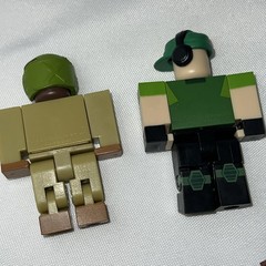 6 R0BL0X Toys Action Mini Figures With One Block And Some Weapons