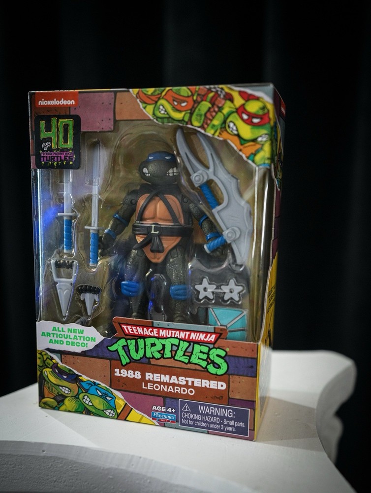 Teenage Mutant Ninja Turtles exclusive 1988 remastered leonardo playmates figure