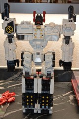 Transformers Generations Titan Metroplex with Slammer, Sixgun & Unique Toys set