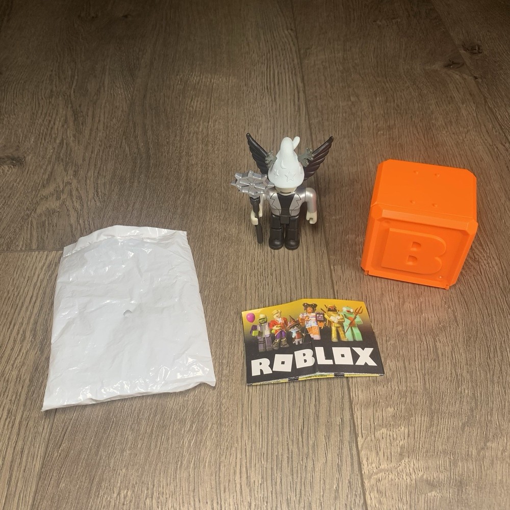 ROBLOX Jazwares Toy RARE Celebrity Series 8 FRINIGUS Figure with Cube NO CODE