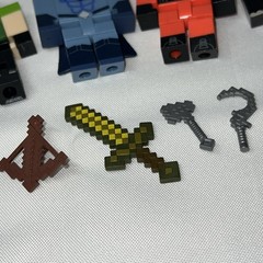 6 R0BL0X Toys Action Mini Figures With One Block And Some Weapons