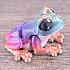 Mini Candy Rainbow Frog Flexi Fidget Toy – Articulated Desk Pet 3D Printed 1.5″