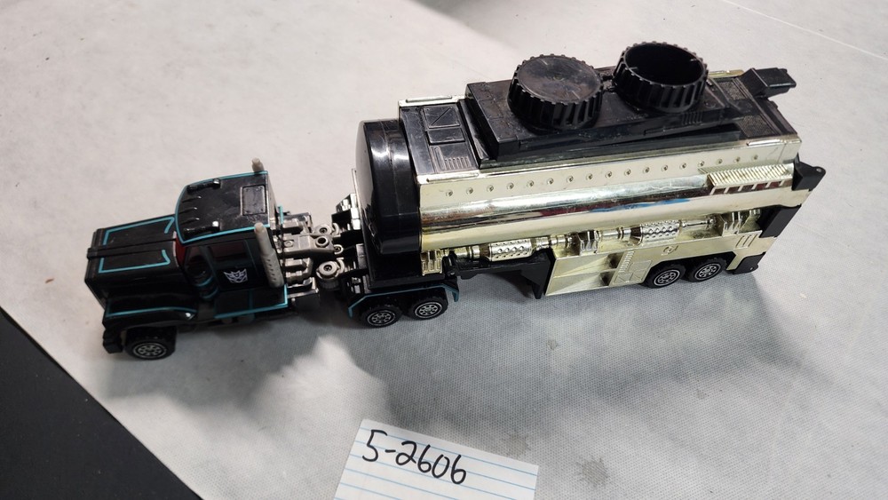Transformers Robots in Disguise Scourge Tanker Truck 2001
