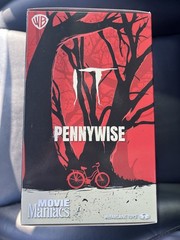 Pennywise (Welcome to Derry) 6″ Posed Figure Gold Label – McFarlane Toys