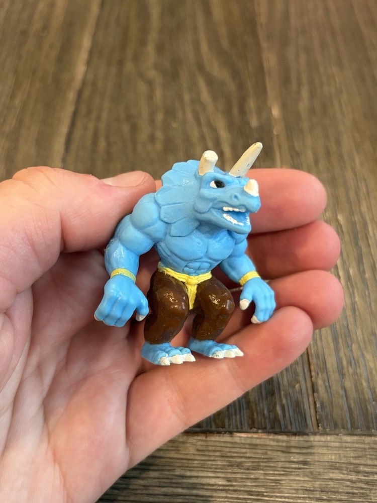 1998 2″ EXTREME DINOSAURS SPIKE TRICERATOPS KFC TOY FIGURE MATTEL 90s RARE