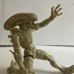 Alien Xenomorph Beige Plastic Action Figure Monster Figurine Toy Figure