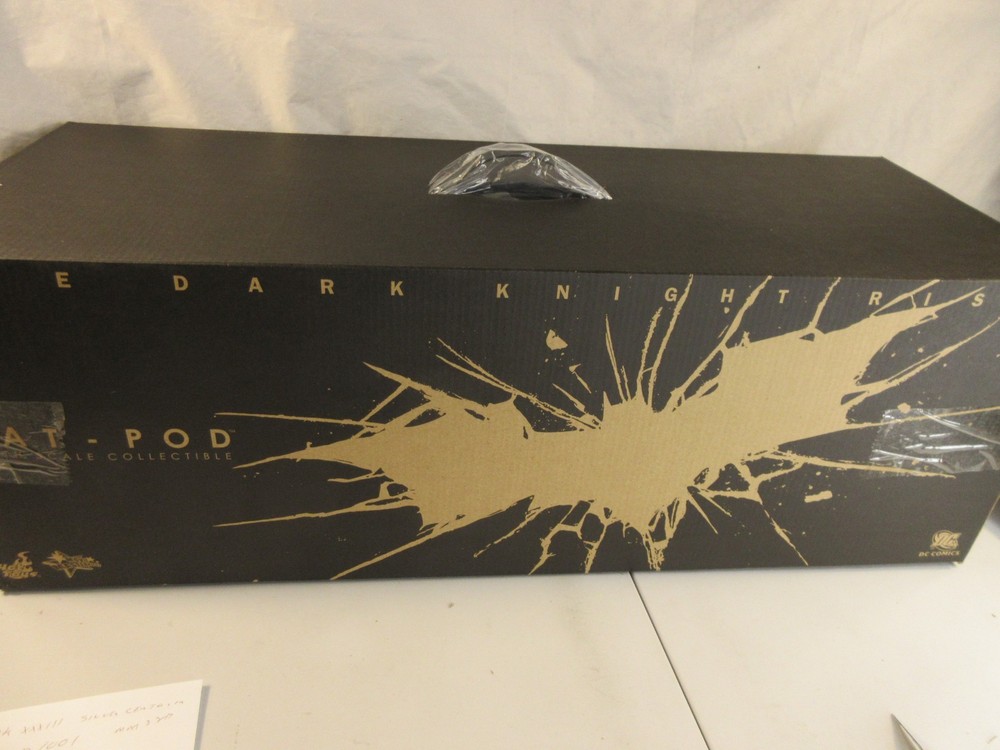 Hot Toys Batman Bat-Pod MMS177 1/6 Scale Factory Sealed + shipper