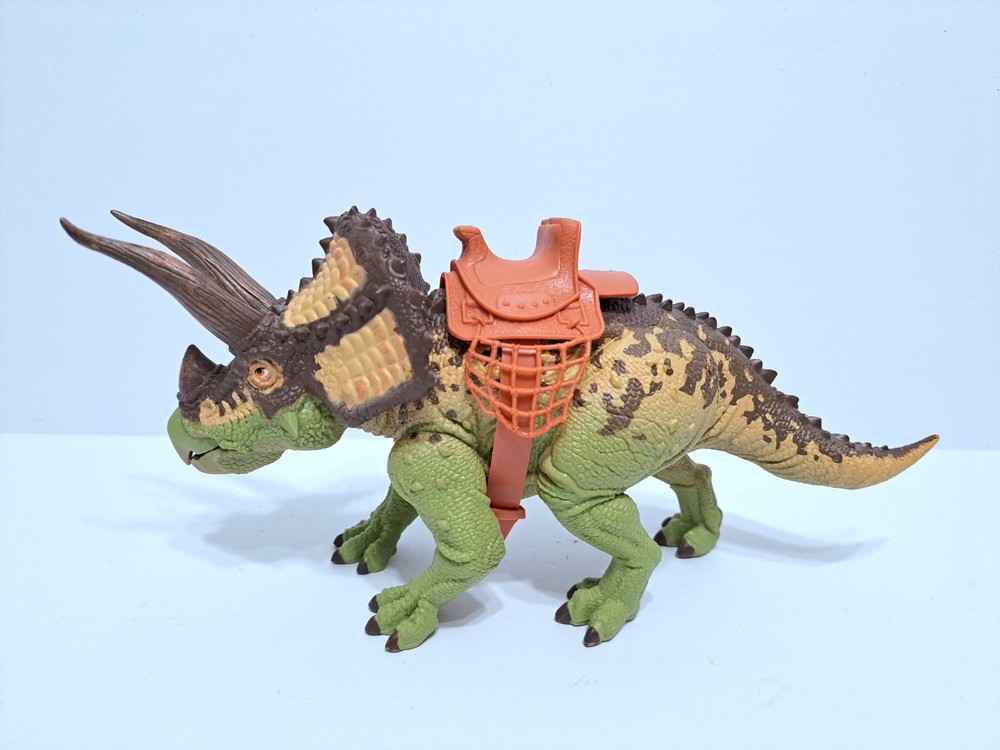 Primal Clash Dino Commander Beast Taming Squad Triceratops Lanard Corps W/saddle