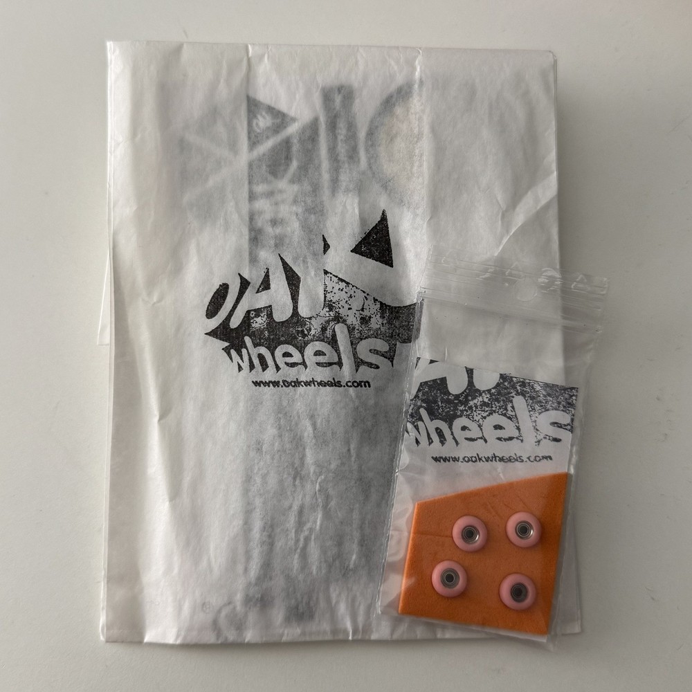 Oak Medium Fingerboard Wheels Pink