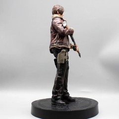 Resident Evil 4 Remake Collector’s Edition Leon Statue Figure Box Set