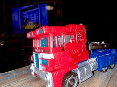 Transformers Generations War for Cybertron Siege Voyager WFC-S11 Optimus Prime