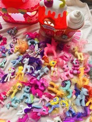 Huge Mixed Lot My Little Pony, 72 Ponies Over 100 Various Accessories 3 Playsets