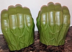 Hasbro Marvel Incredible Hulk Green Foam Hands Fists Gloves MCU Toy Cosplay✨