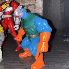 Mixed lot of 4 action figures (PLEASE READ THE DESCRIPTION)