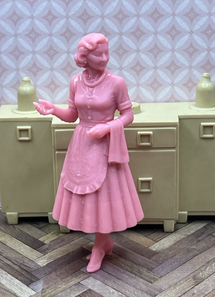 1:24 1950 Welcoming Housewife Hostess Homemaker Figure Inspired by Marx