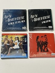MGA Miniverse Real Music-Vinyl-7 Records-Britney Spears-Amy Winehouse-TLC-Blink