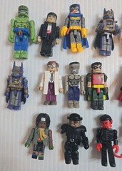 Lot of 20 DC comics Universe Minimates Heroes Figures