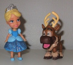 Disney Frozen SVEN Moose & ELSA Figures Mini dolls 3″