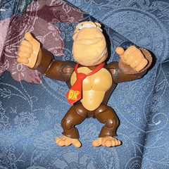 Nintendo Donkey Kong Poseable Gorilla Action Figure Plastic Brown Tan Red Tie