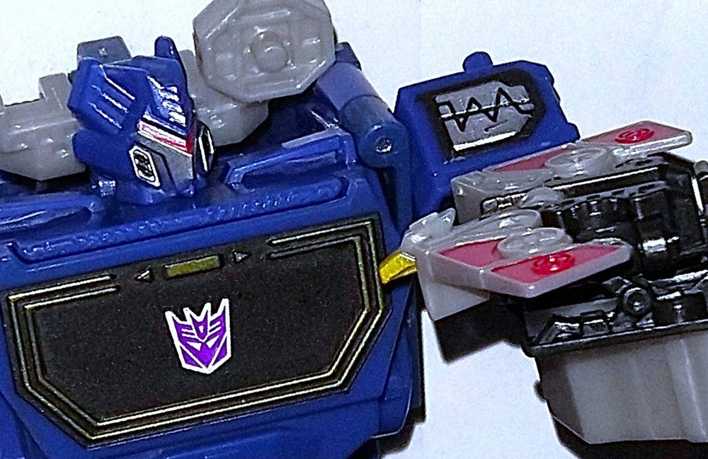 Transformers Cyberverse Soundwave w Laserbeak Deluxe Bumblebee Adventures Figure