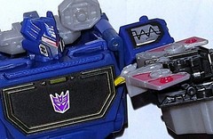 Transformers Cyberverse Soundwave w Laserbeak Deluxe Bumblebee Adventures Figure