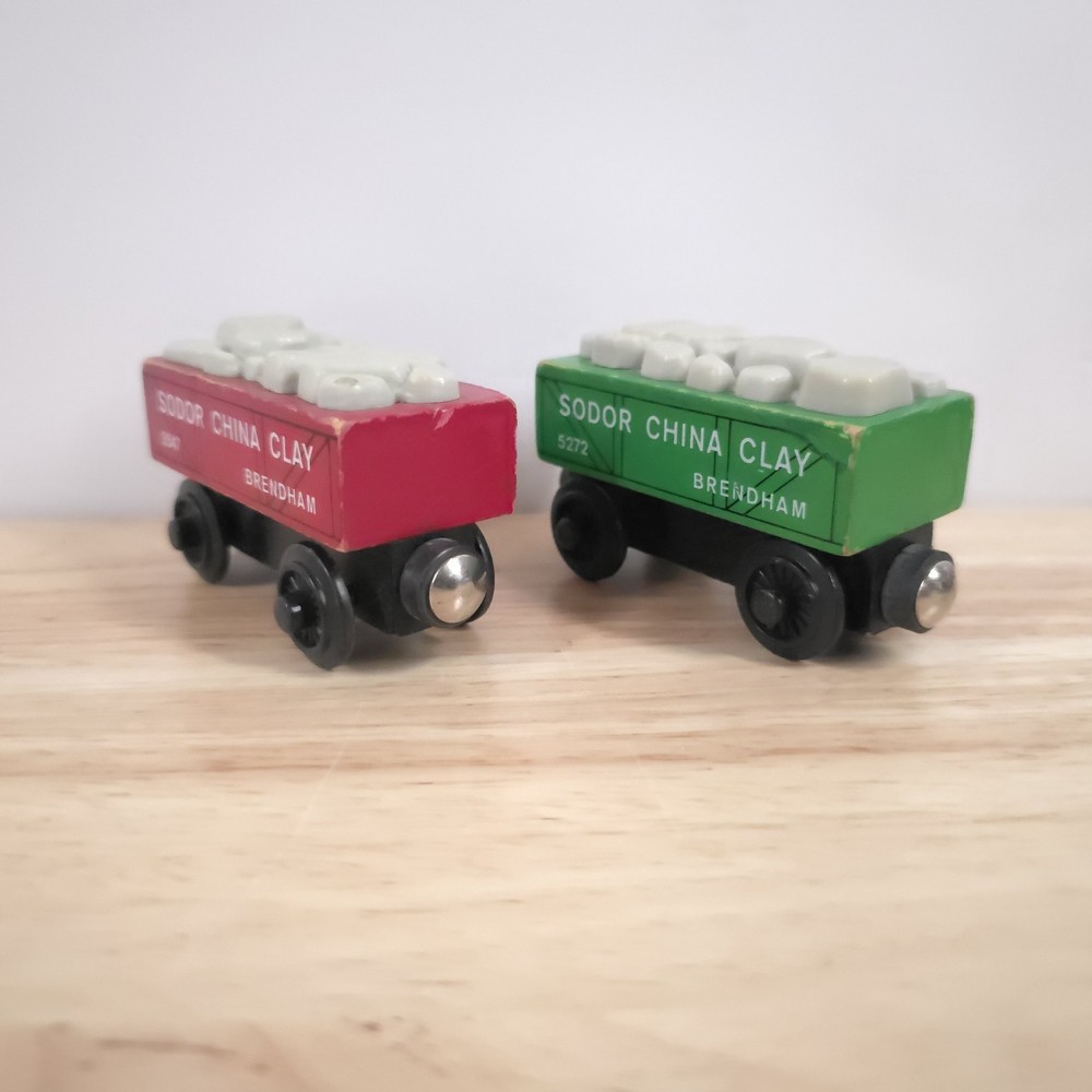 Thomas Wooden Railway Sodor China Clay 2 car Lot 1997 Britt Allcroft Red Green