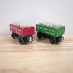 Thomas Wooden Railway Sodor China Clay 2 car Lot 1997 Britt Allcroft Red Green