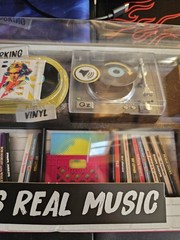 MGA’s Miniverse Real Vinyl Music Record Player NEW SHIPS TODAY