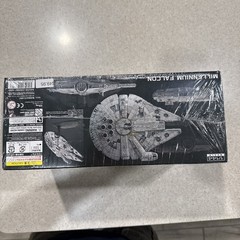 Star Wars Plastic Model Kit 1/144 MILLENNIUM FALCON The last Jedi Bandai New