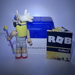 JustMomma Roblox Figure + Virtual Item Code + Box (Complete Set) Series 2
