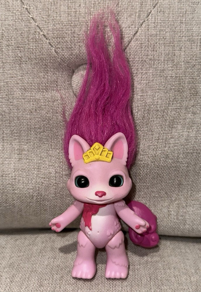 Moose Toys – The Zelfs Princess Kitty Cat Zelf – Pretty-Kit Series 6 Medium Doll