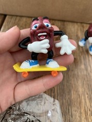 Lot of 4 Vintage California Raisins 1980s & 2001 PVC Toy Figures