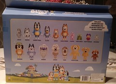 Bluey’s Ultimate Friends & Family Neighborhood Mini 14- Figure Gift Pack NIB