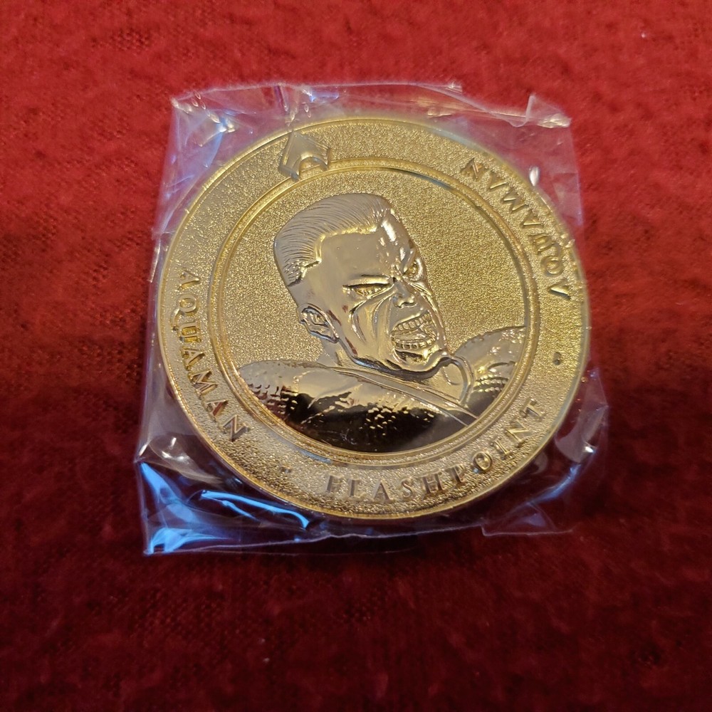 DC Comics World’s Finest Collection Box Challenge Coin WonderWoman vs Aquaman