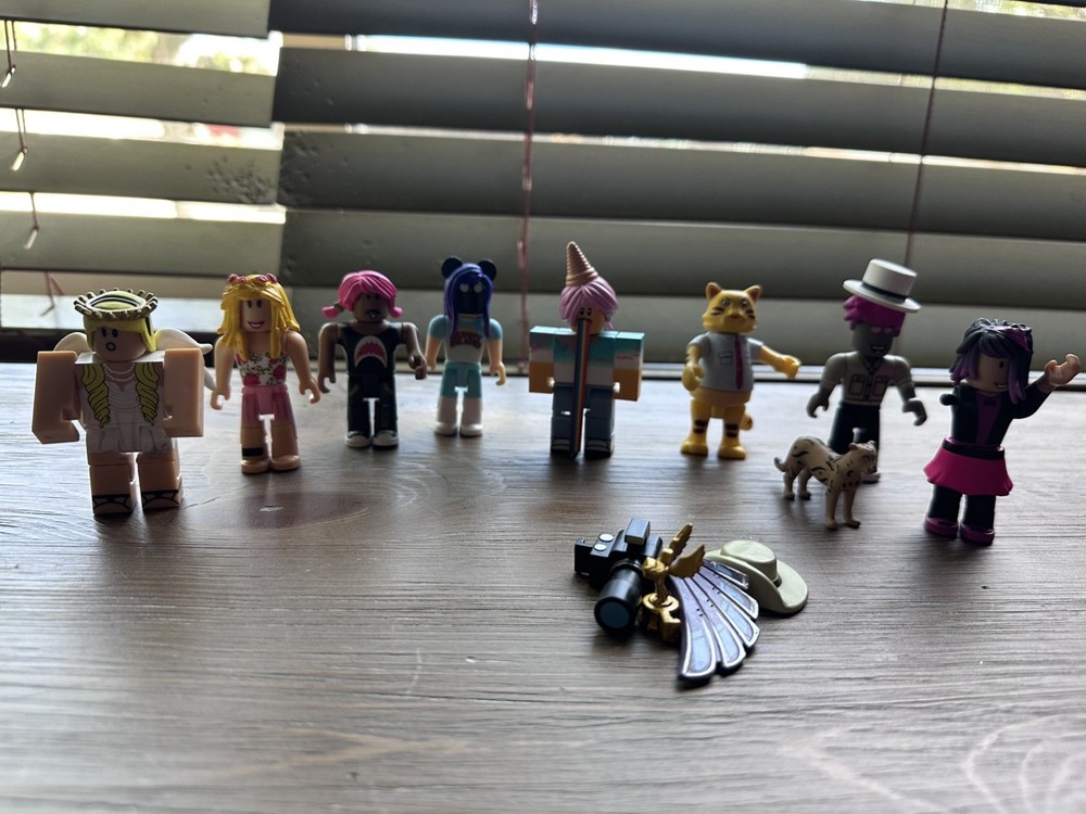 R0BL0X Figures